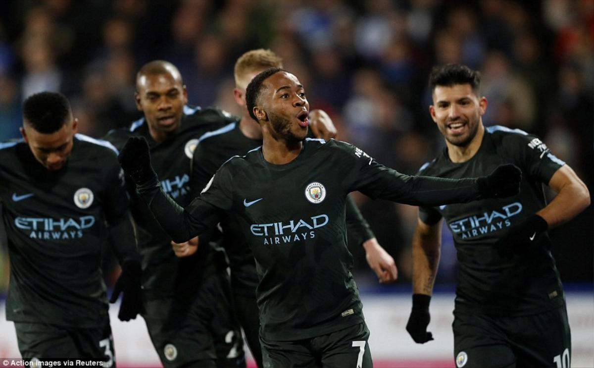 Đầu gối của Sterling giúp Man City thắng trận thứ 11 liên tiếp Ảnh 2