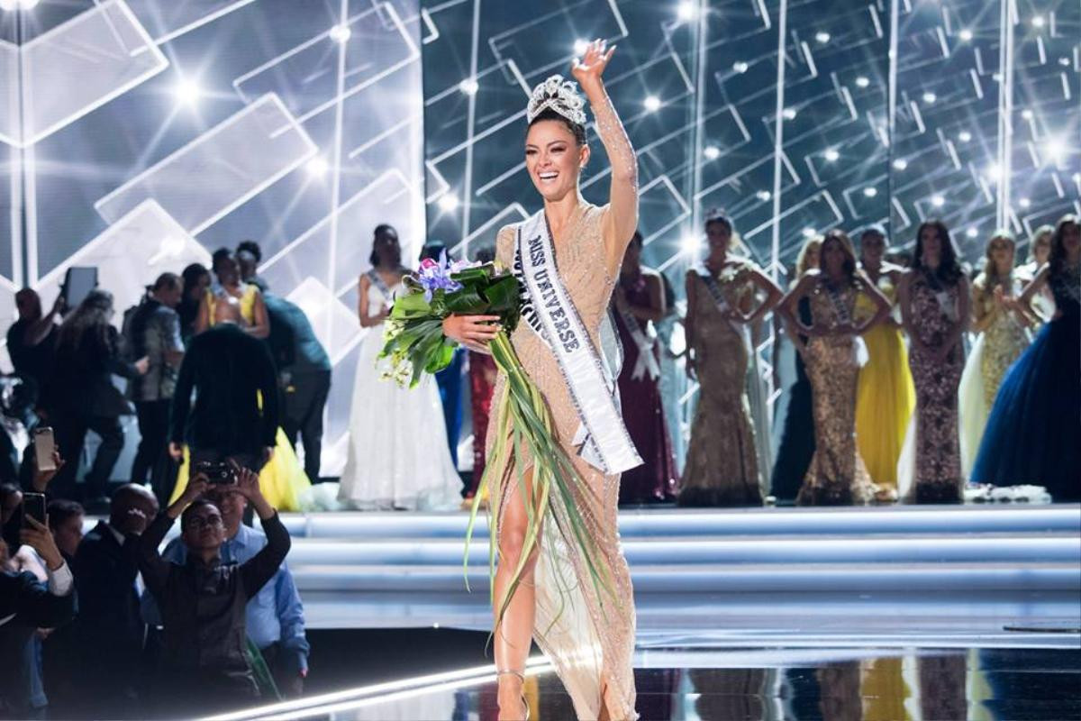 Vẻ đẹp nóng bỏng 'đốt mắt người nhìn' của tân Miss Universe 2017 Ảnh 3