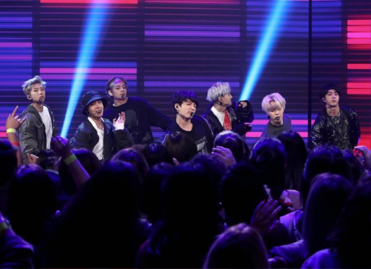 Với tư cách boygroup Kpop nổi tiếng nhất thế giới, binh đoàn BTS rần rần 'đổ bộ' Ellen Show Ảnh 2