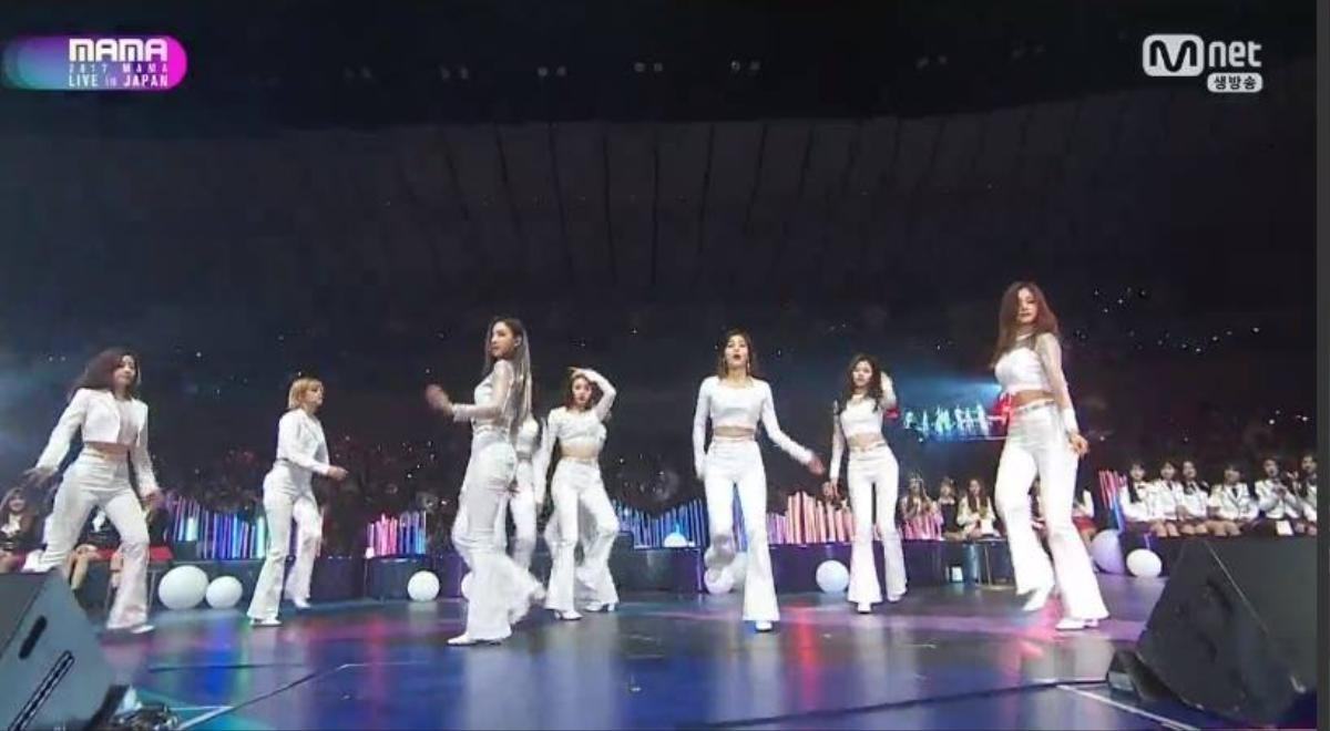 MAMA Nhật Bản: TWICE giật Daesang đầu tiên với bản hit gây tranh cãi nhất năm Ảnh 3