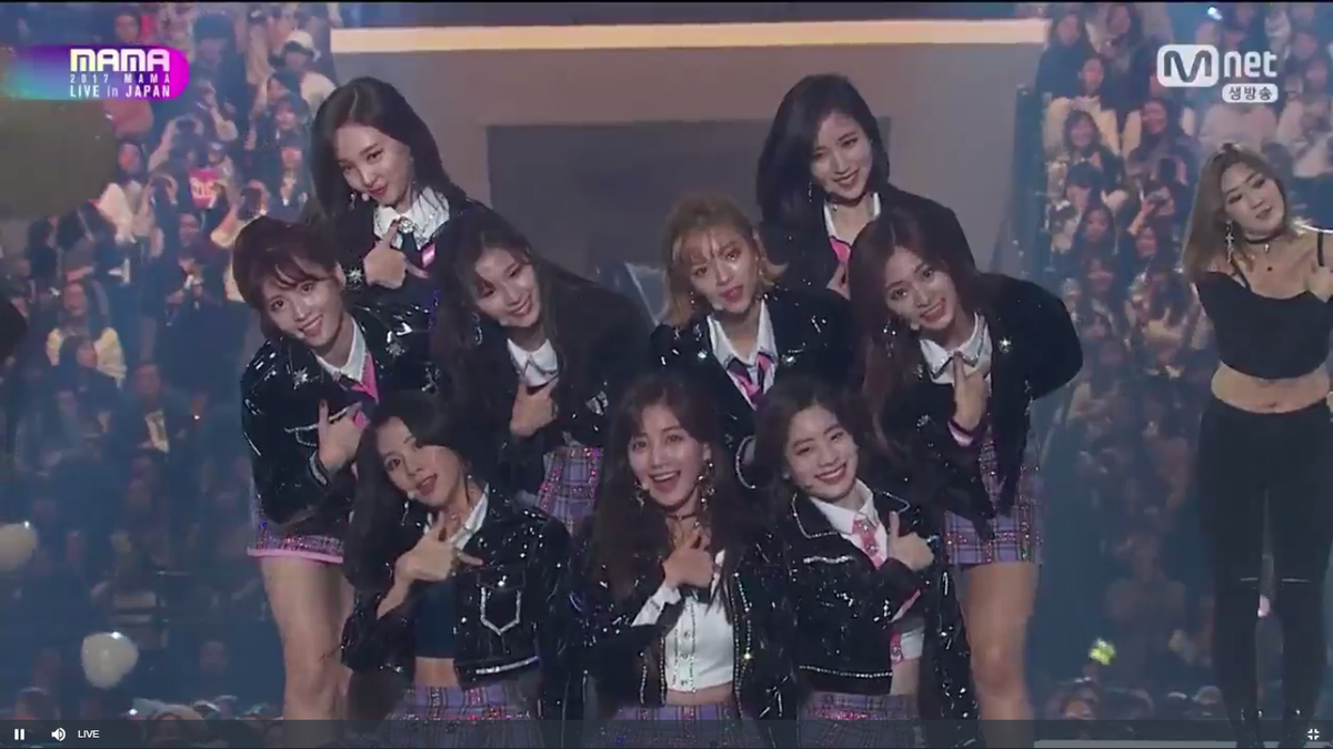 MAMA Nhật Bản: TWICE giật Daesang đầu tiên với bản hit gây tranh cãi nhất năm Ảnh 40