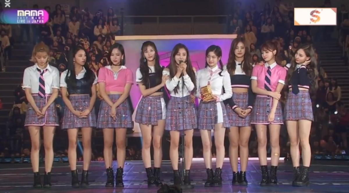 MAMA Nhật Bản: TWICE giật Daesang đầu tiên với bản hit gây tranh cãi nhất năm Ảnh 65