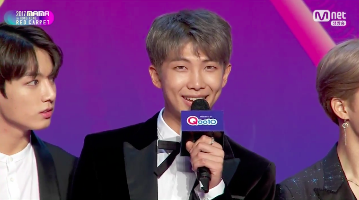 MAMA 2017 Hồng Kông: Host Song Joong Ki xuất hiện cực bảnh, dàn trai đẹp đình đám EXO, Wanna One, BTS đổ bộ thảm đỏ Ảnh 37