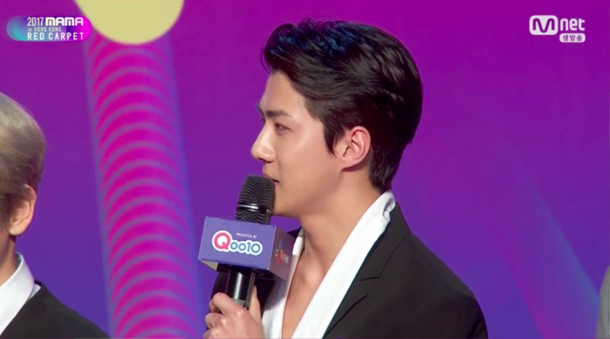 MAMA 2017 Hồng Kông: Host Song Joong Ki xuất hiện cực bảnh, dàn trai đẹp đình đám EXO, Wanna One, BTS đổ bộ thảm đỏ Ảnh 46