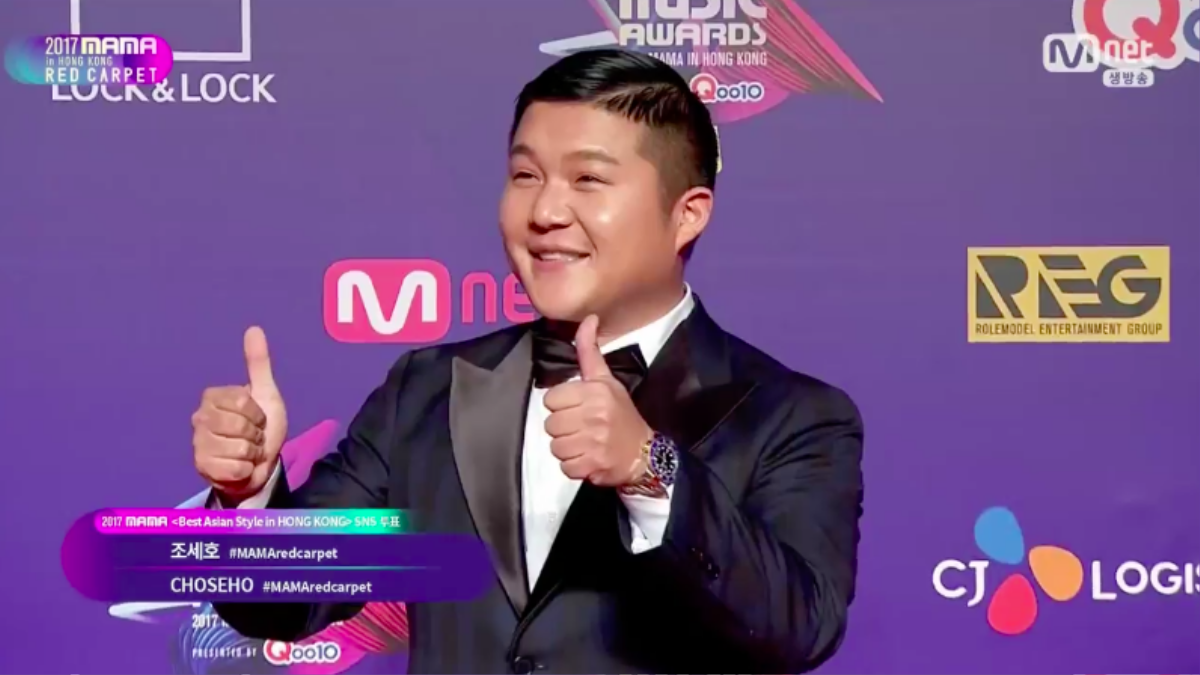 MAMA 2017 Hồng Kông: Host Song Joong Ki xuất hiện cực bảnh, dàn trai đẹp đình đám EXO, Wanna One, BTS đổ bộ thảm đỏ Ảnh 2