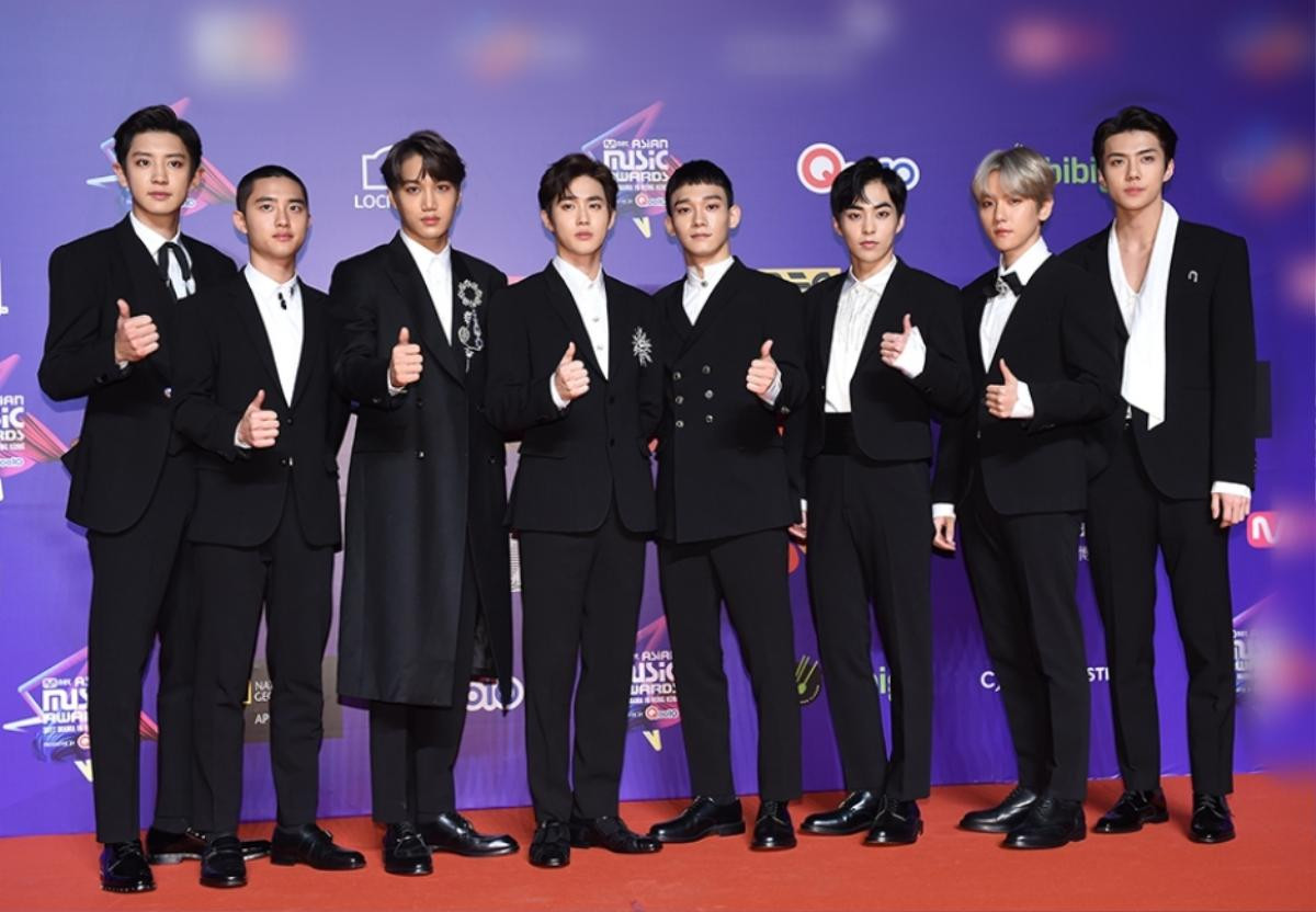 MAMA 2017 Hồng Kông: Host Song Joong Ki xuất hiện cực bảnh, dàn trai đẹp đình đám EXO, Wanna One, BTS đổ bộ thảm đỏ Ảnh 47