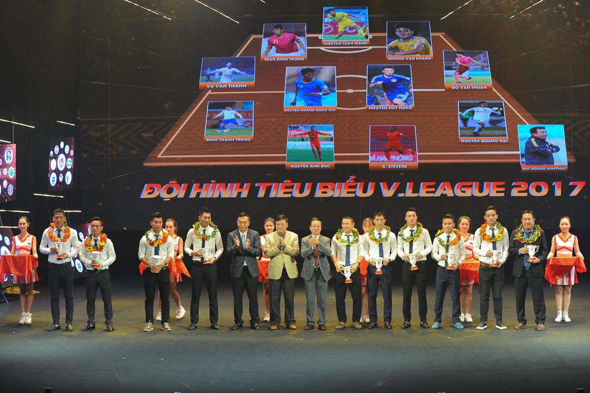 Phi Sơn, Văn Quyết, Công Phượng không có mặt trong ĐHTB V.League 2017 Ảnh 1