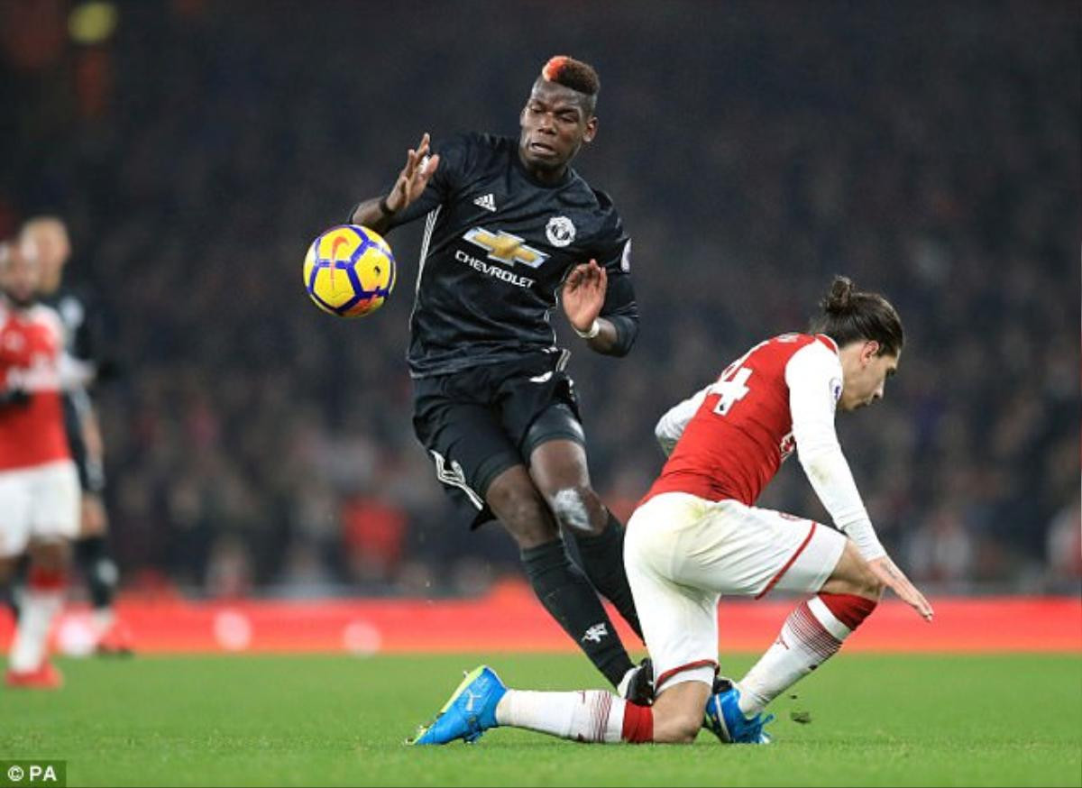 Mourinho phản ứng khó tin khi Pogba lãnh thẻ đỏ vì chơi xấu Ảnh 2