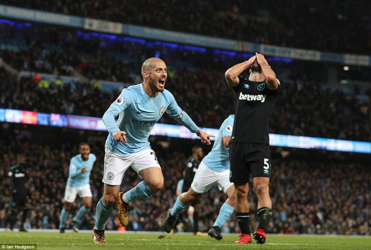 Sao Man City lại khiến Pep 'phát điên' cuối trận Ảnh 3