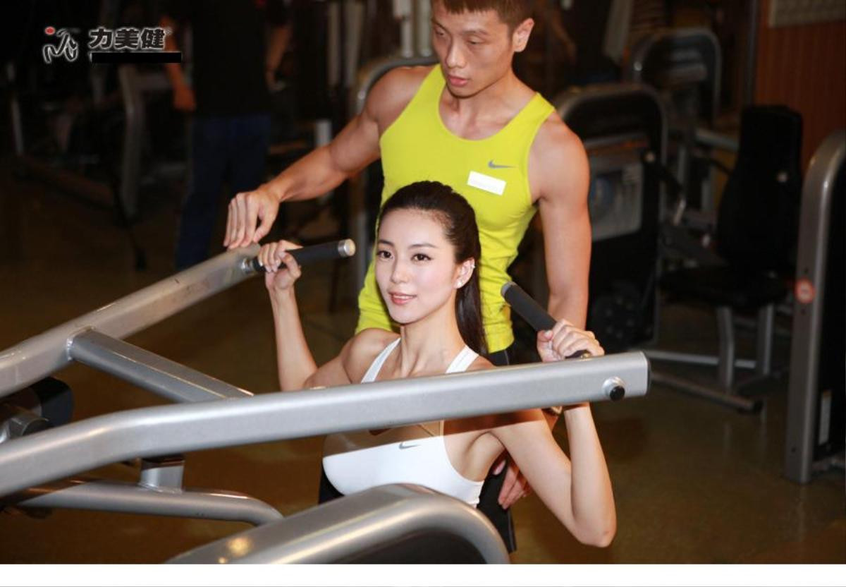 Cặp đôi 'siêu vòng 1' xứ Trung quá nóng bỏng khi tập gym Ảnh 11