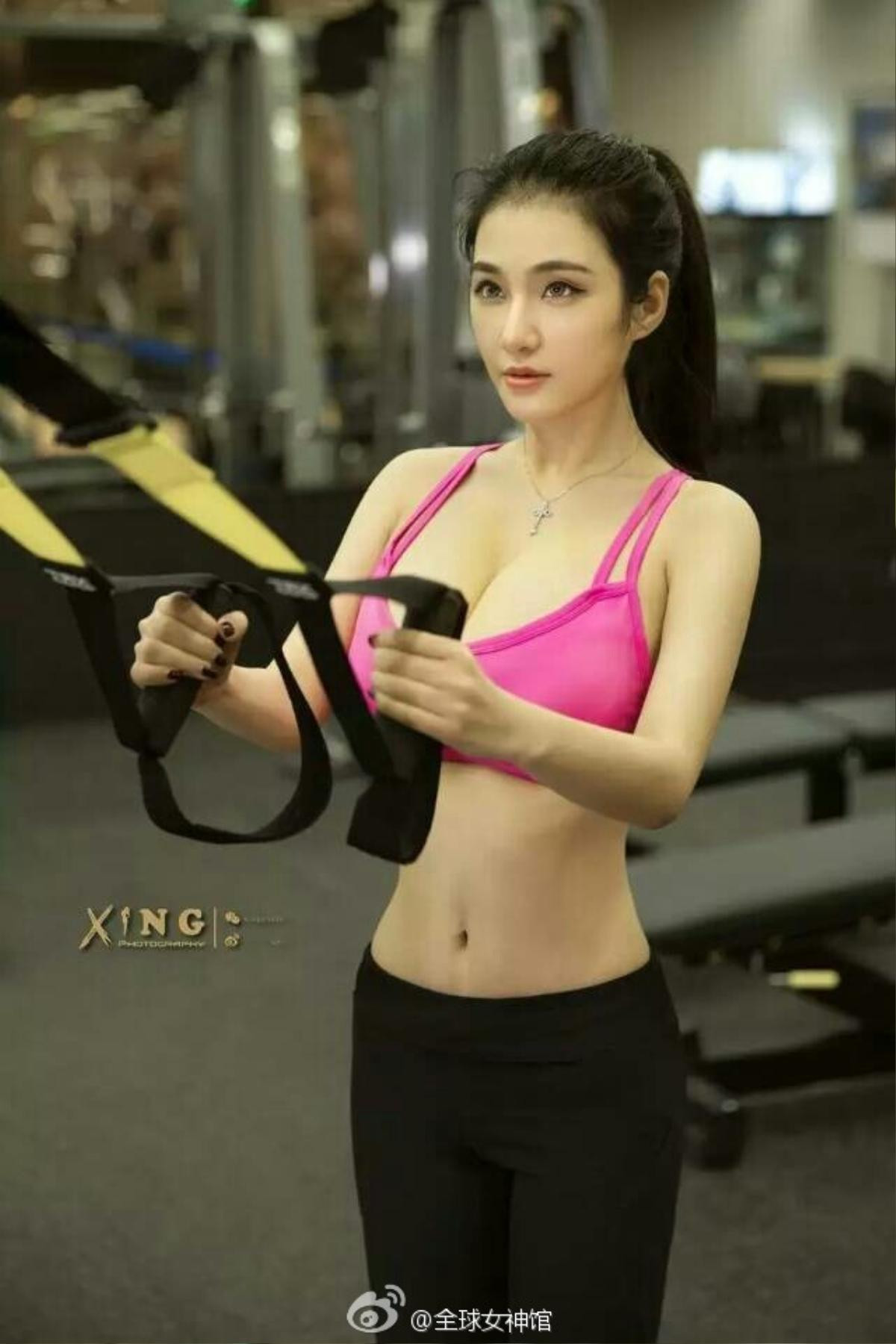 Cặp đôi 'siêu vòng 1' xứ Trung quá nóng bỏng khi tập gym Ảnh 6