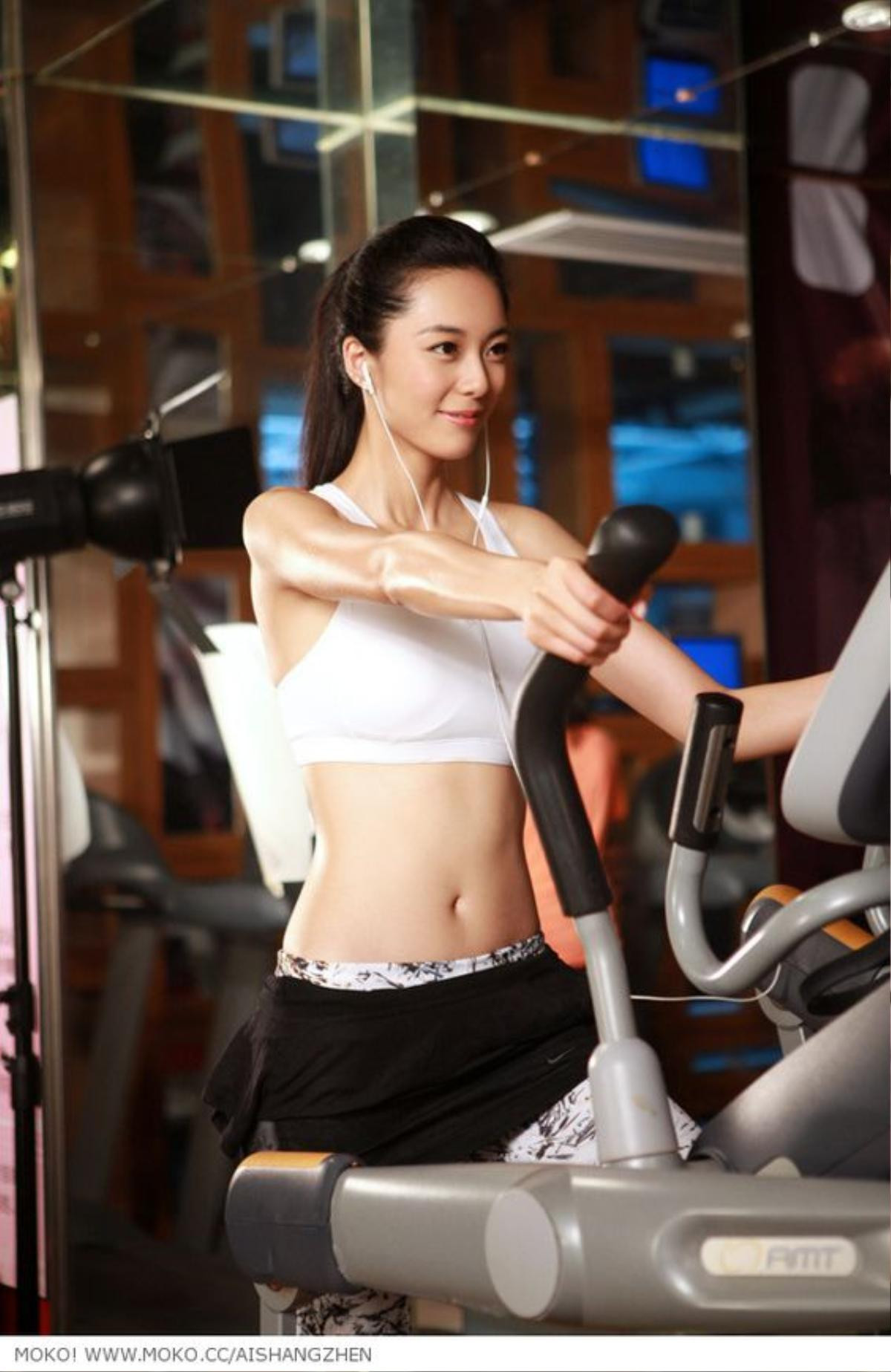 Cặp đôi 'siêu vòng 1' xứ Trung quá nóng bỏng khi tập gym Ảnh 9