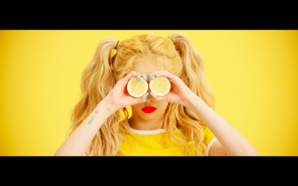 HyunA trở lại với hình ảnh 'gái hư', cởi đồ táo bạo trong MV mới Ảnh 6