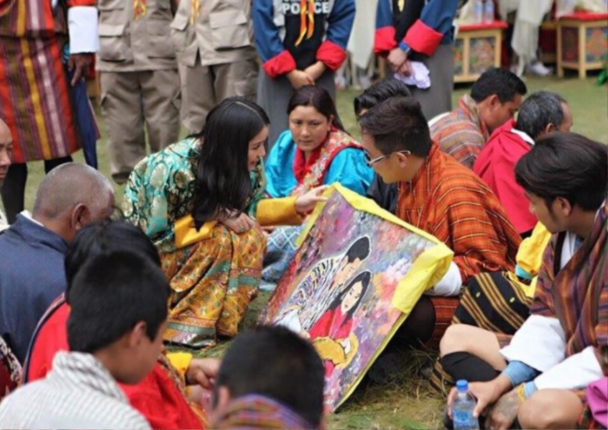 Hoàng hậu Bhutan trẻ nhất thế giới: Thông minh, xinh đẹp và giàu lòng nhân ái Ảnh 2