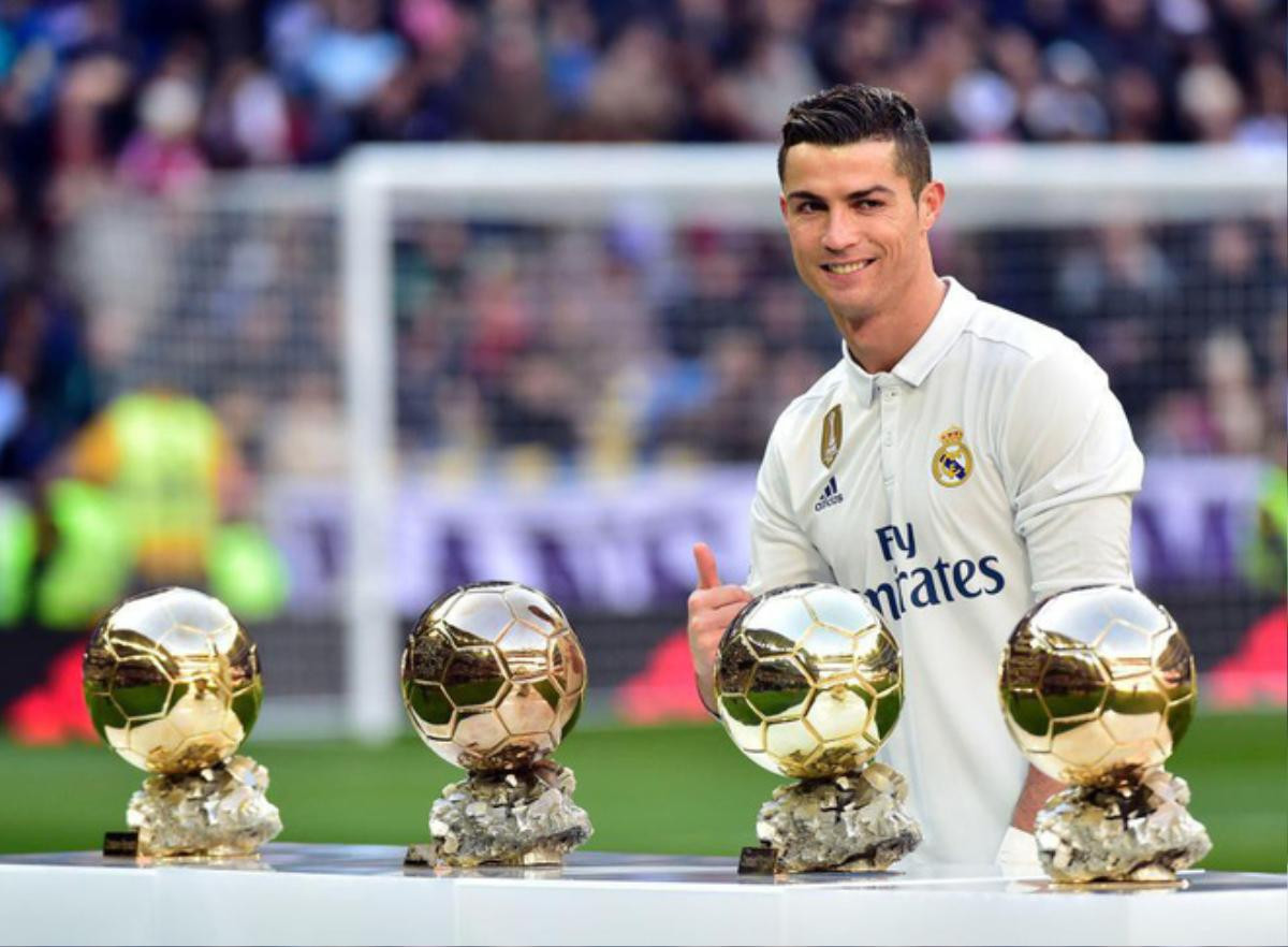 Đôi giày mới chứng minh chắc chắn Ronaldo sẽ giành Quả bóng vàng 2017 Ảnh 2