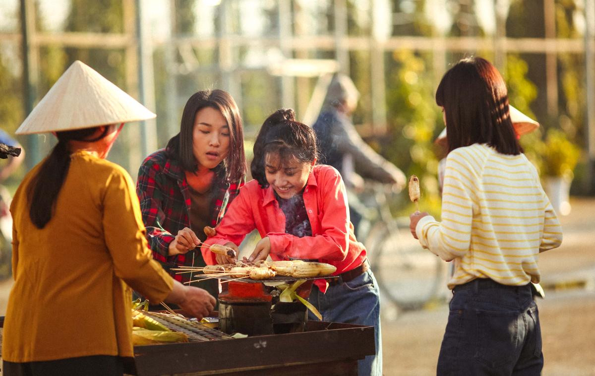 'Tháng năm rực rỡ': Hoàng Yến Chibi, Jun Vũ mê mẩn Đà Lạt vì… đồ ăn ngon Ảnh 7