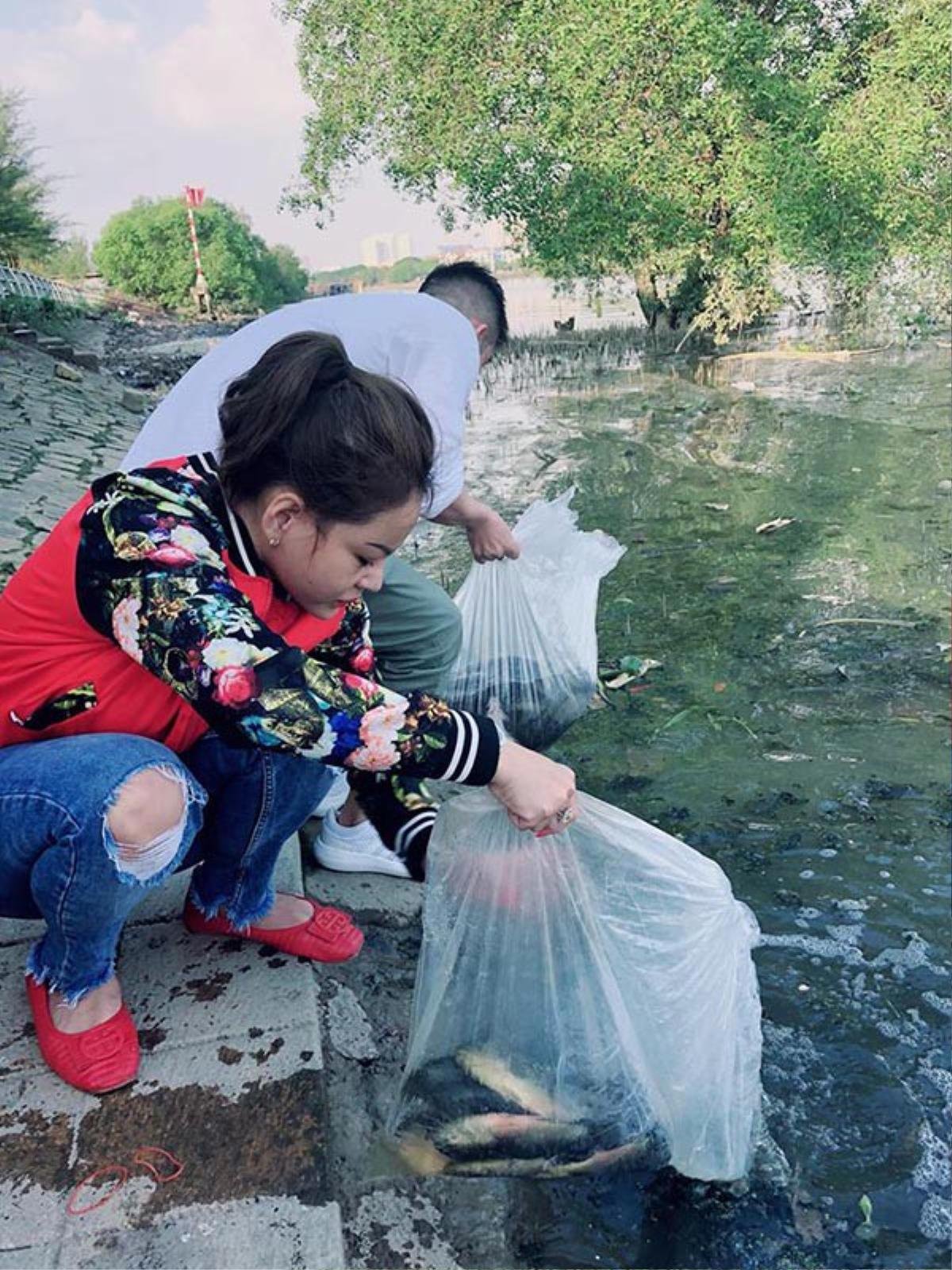 Lê Giang đi chùa cầu an sau ồn ào tố Duy Phương bạo hành trên sóng truyền hình Ảnh 8