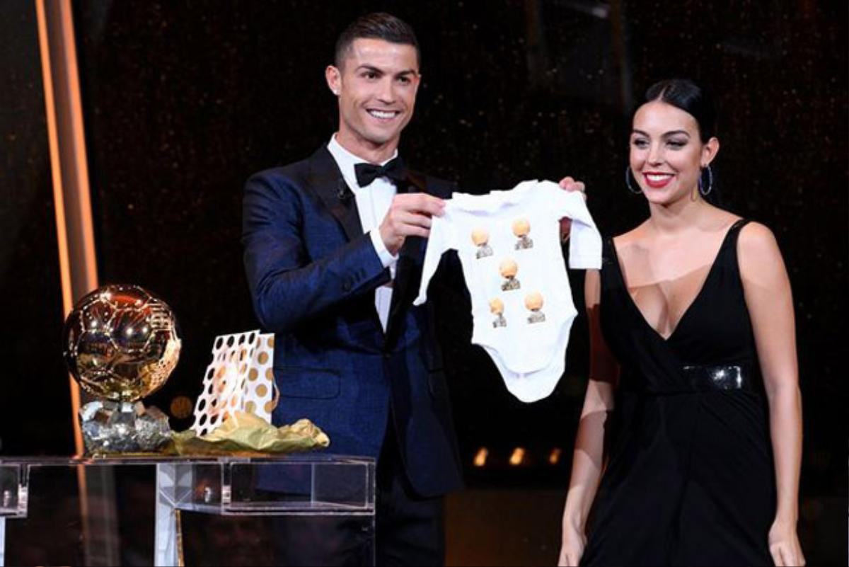 Bạn gái xinh đẹp hé lộ cuộc sống viên mãn bên gia đình Ronaldo Ảnh 4