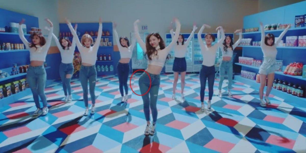 Nayeon gây chú ý trong teaser MV mới của TWICE vì nghi 'sử dụng' miếng độn mông Ảnh 1