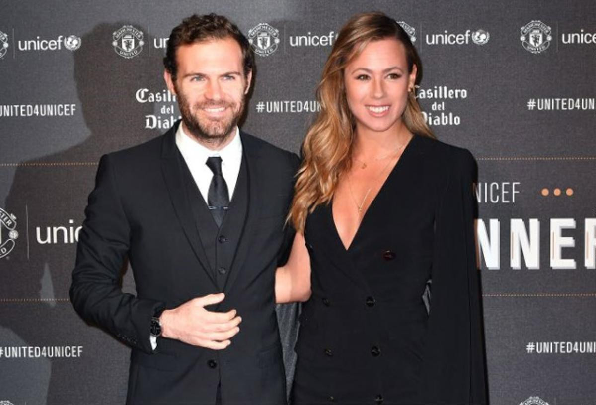 WAGs Man United và Man City “đại chiến sắc đẹp” trước trận derby Manchester Ảnh 4