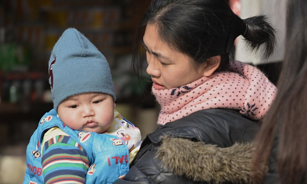 Nữ nhân viên vừa nhận việc vài giờ đã bắt cóc con chủ nhà, khi biết nguyên nhân ai cũng bàng hoàng Ảnh 1