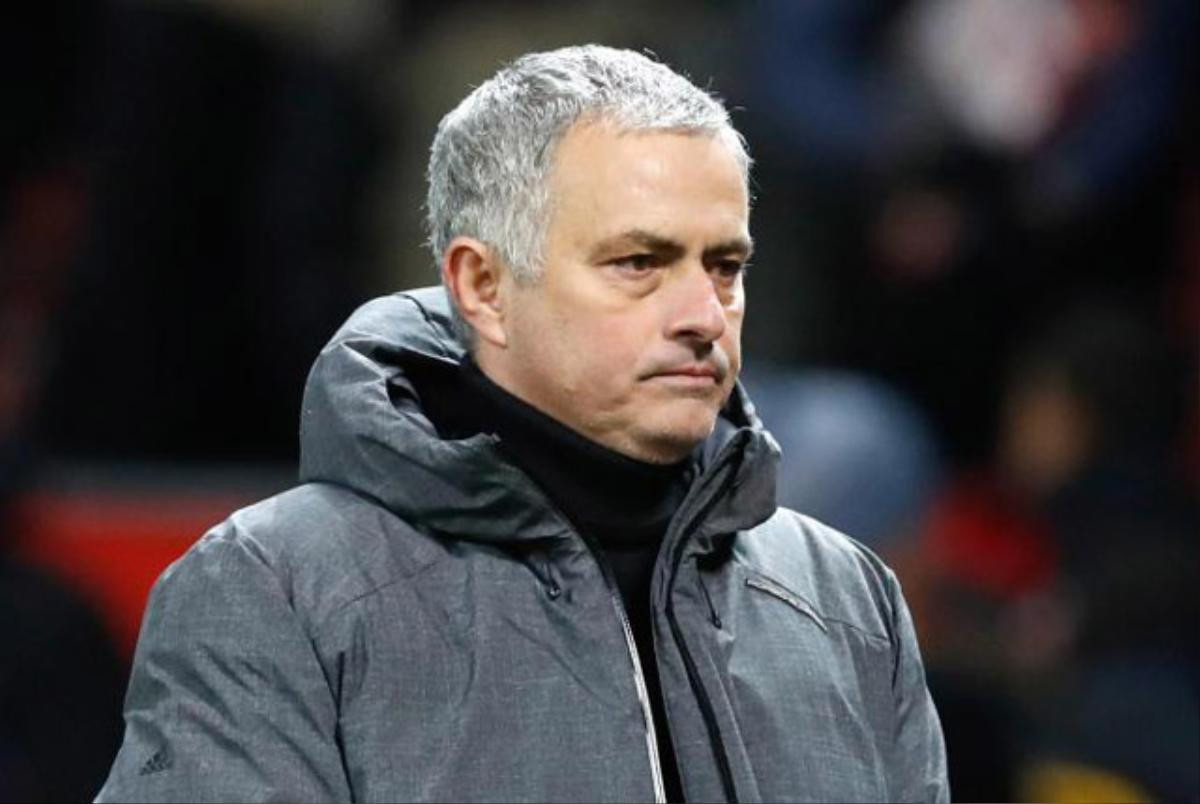 Ẩu đả hậu derby thành Manchester, Mourinho bị đập chai nước vào đầu Ảnh 2