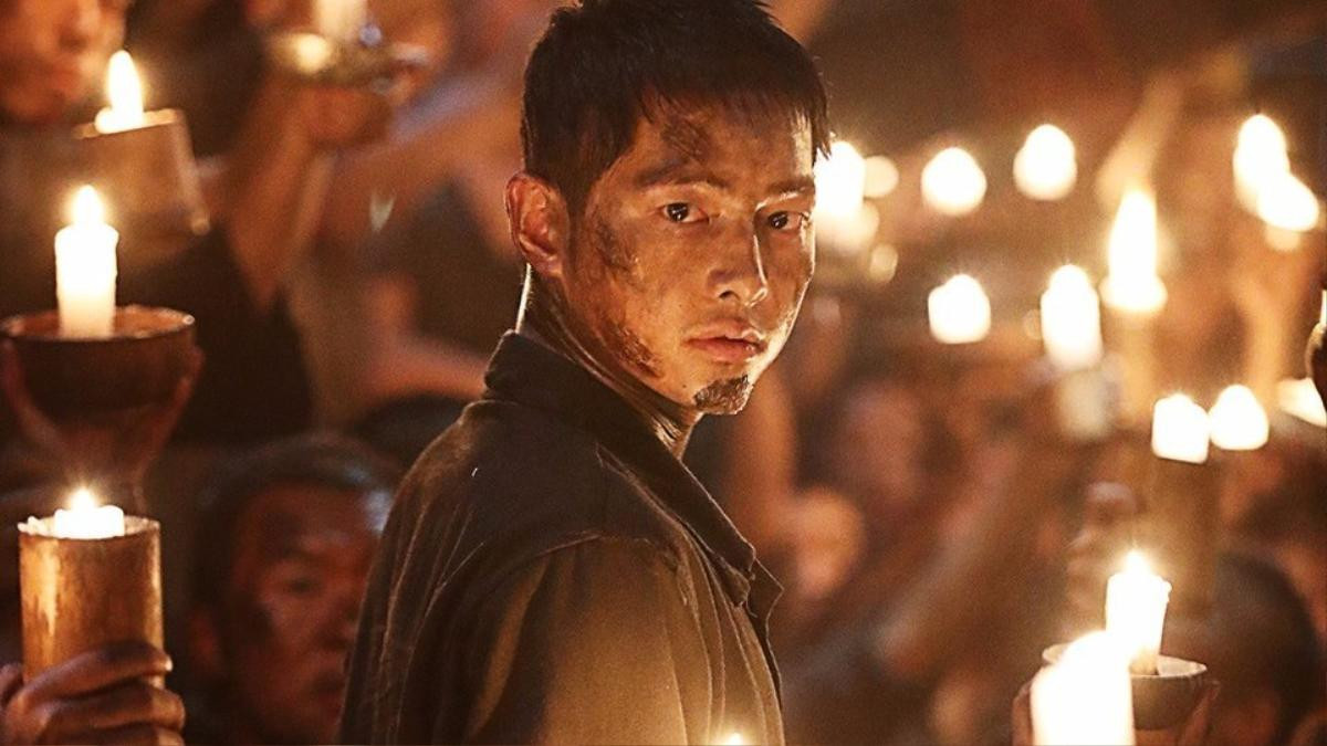 Lơ là sự nghiệp để lấy vợ, Song Joong Ki vẫn lọt top 10 diễn viên điện ảnh Hàn Quốc 2017 Ảnh 8