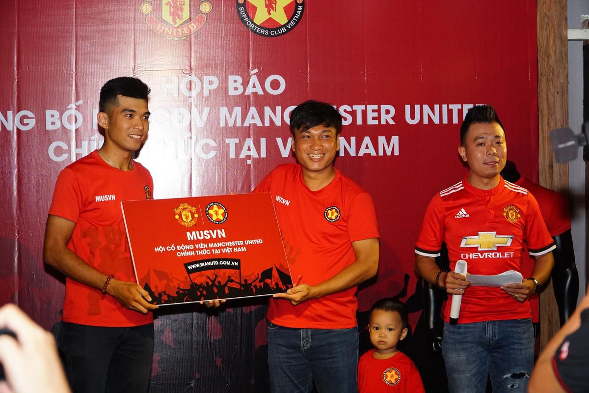 Ăn mừng sự kiện được Man United công nhận, fan M.U Việt rầm rộ tổ chức giải bóng đá Ảnh 1