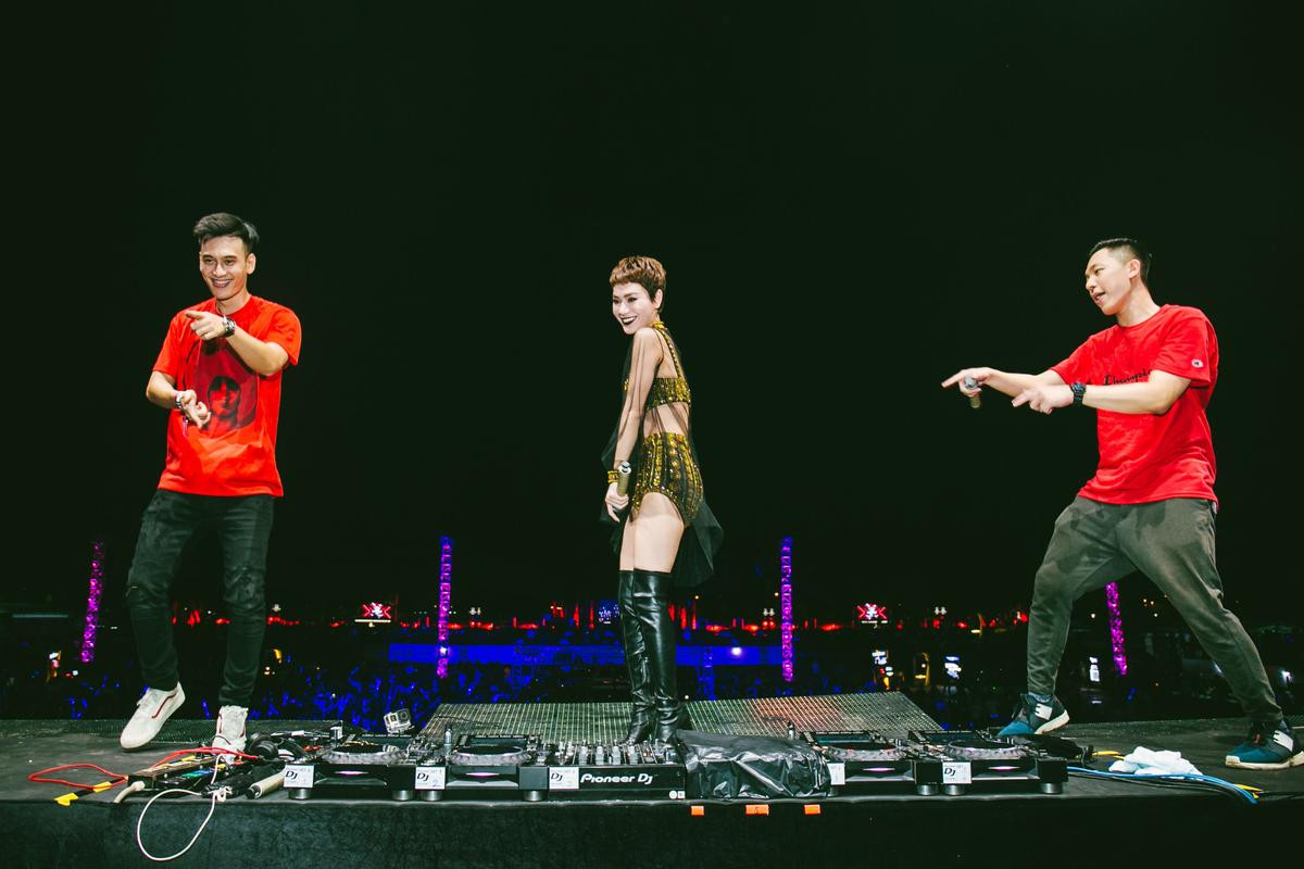 DJ Nimbia cùng Trà My idol đem ca khúc mới  'khuấy đảo' hàng ngàn khán giả HCM Ảnh 4