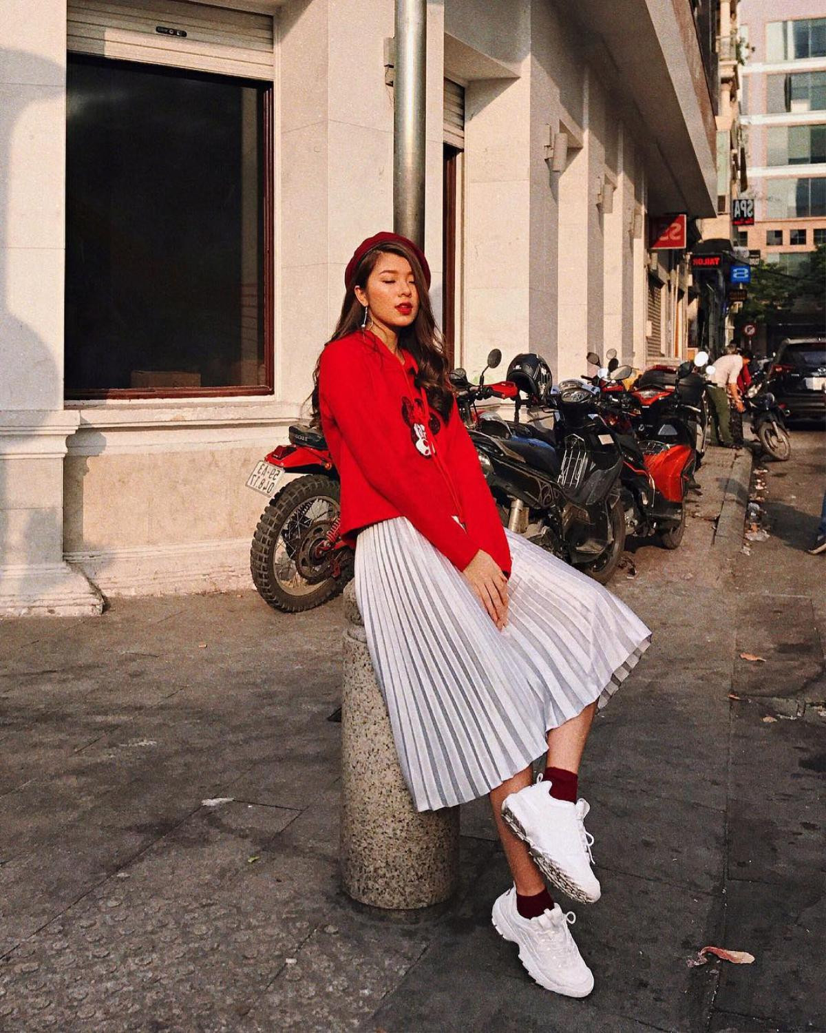 Street style tuần qua: Trang phục đơn sắc được lòng sao Việt, quần áo ngày đông bắt đầu 'xâm lấn' Ảnh 10