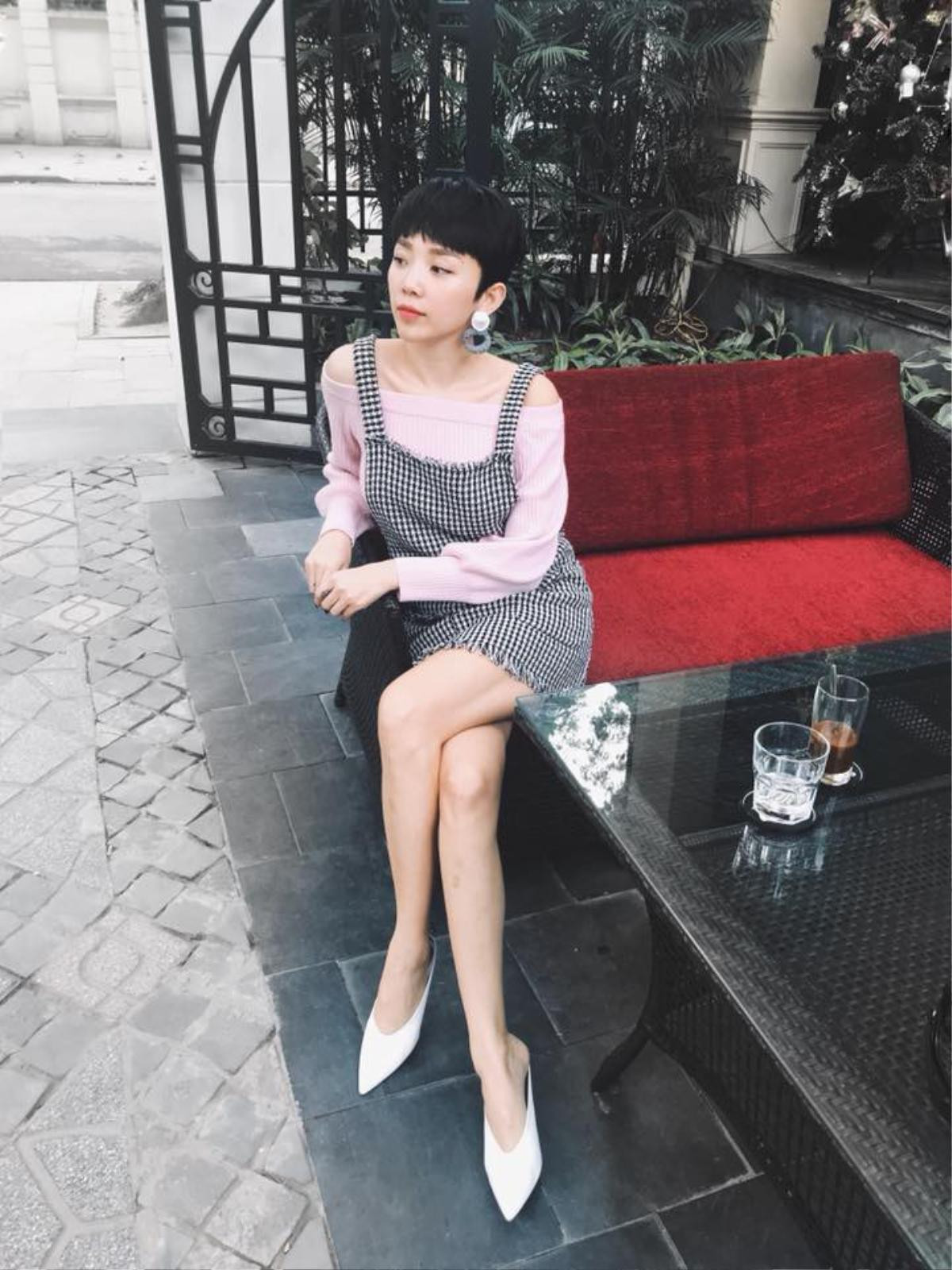 Street style tuần qua: Trang phục đơn sắc được lòng sao Việt, quần áo ngày đông bắt đầu 'xâm lấn' Ảnh 9