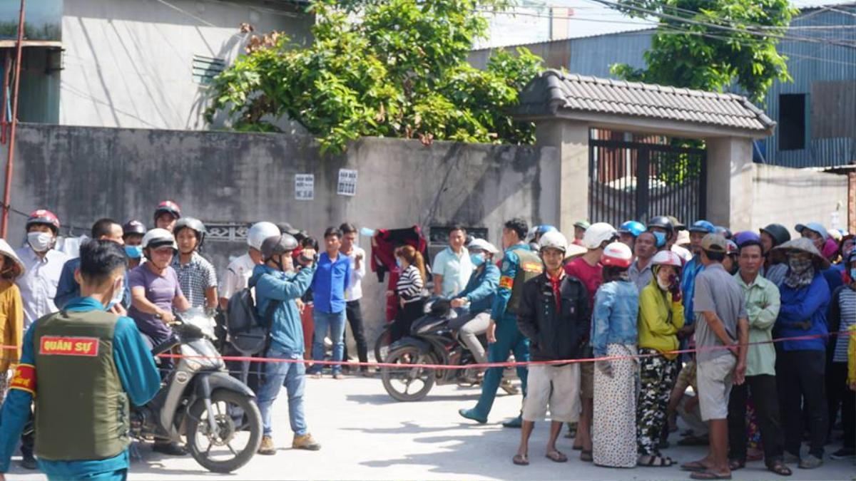 Hàng trăm người hiếu kỳ theo dõi công an thực nghiệm hiện trường vụ vợ giết chồng, phân xác  phi tang Ảnh 1