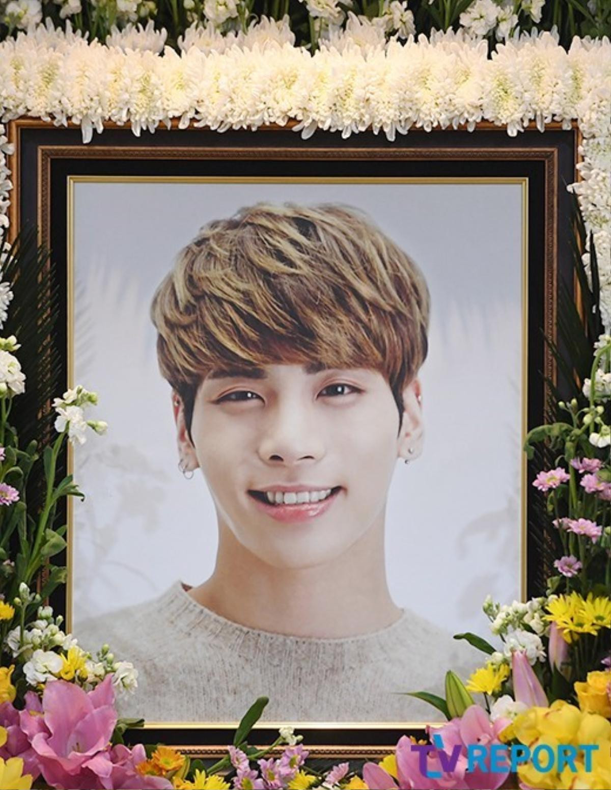 Toàn cảnh lễ viếng Jonghyun ngày thứ 1: Tất cả những ngôi sao lẫy lừng nhất K-biz đều đã có mặt Ảnh 1