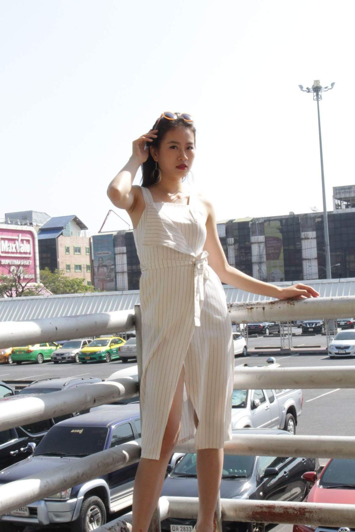 'Bản sao' Chúng Huyền Thanh diện jumpsuits thời thượng trên đất Thái Ảnh 5