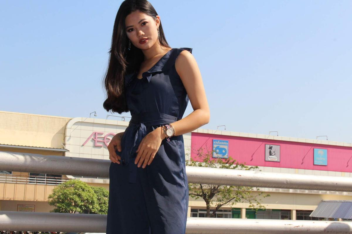 'Bản sao' Chúng Huyền Thanh diện jumpsuits thời thượng trên đất Thái Ảnh 2