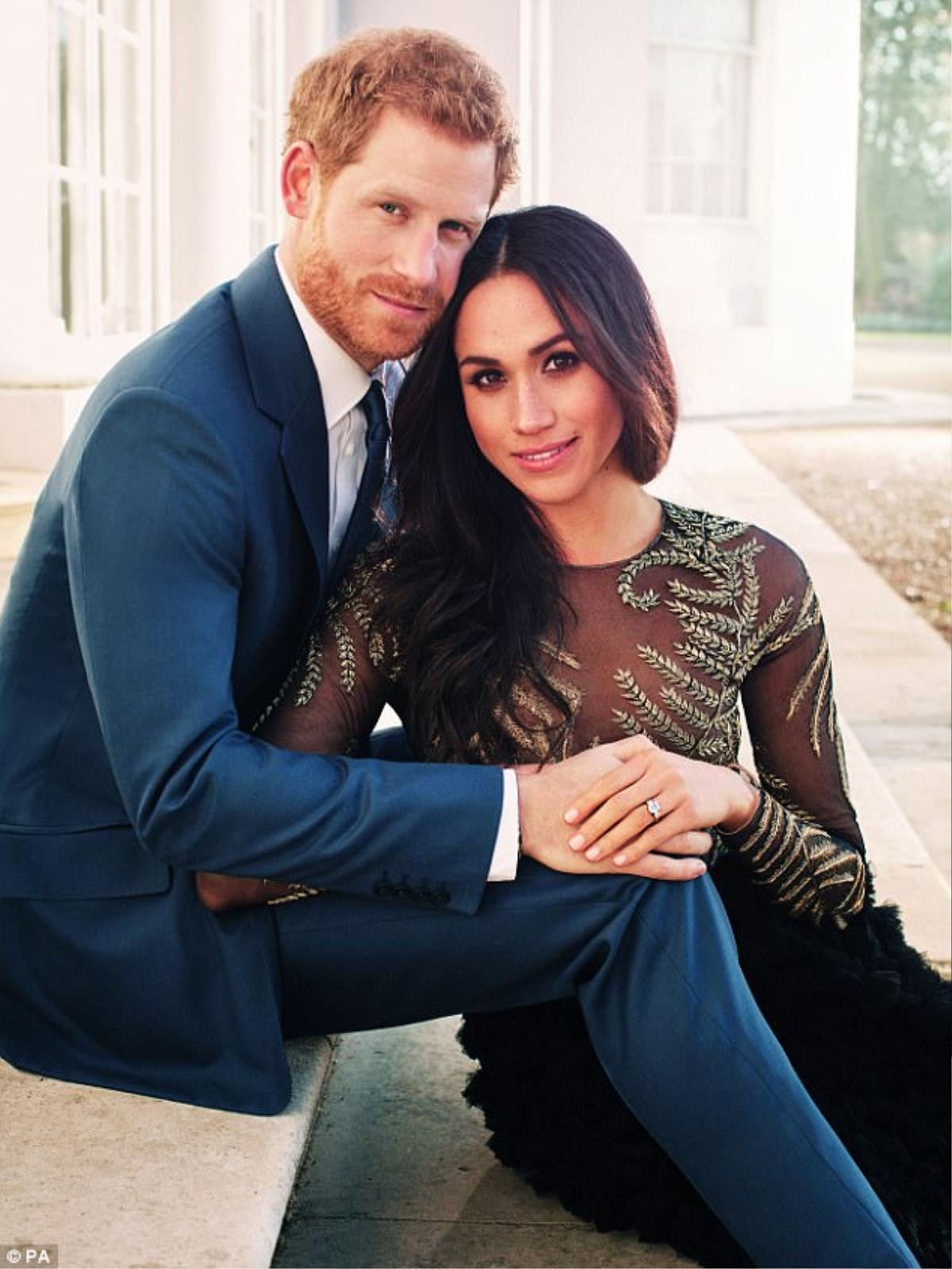 Ảnh đính hôn 'tình như cái bình' của Hoàng tử Harry và vị hôn thê Meghan Markle Ảnh 2