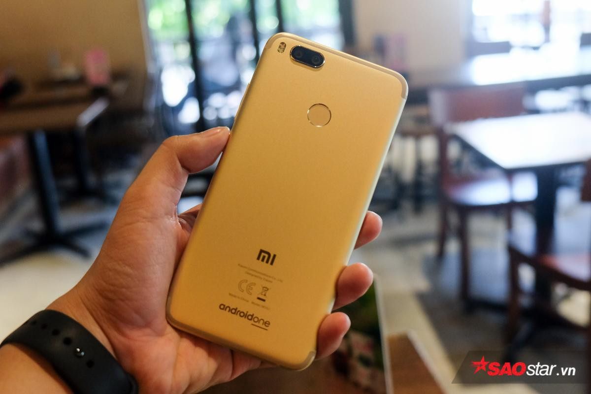 Trải nghiệm smartphone Xiaomi Mi A1: ngoại hình đẹp, cấu hình khá và camera tốt Ảnh 2