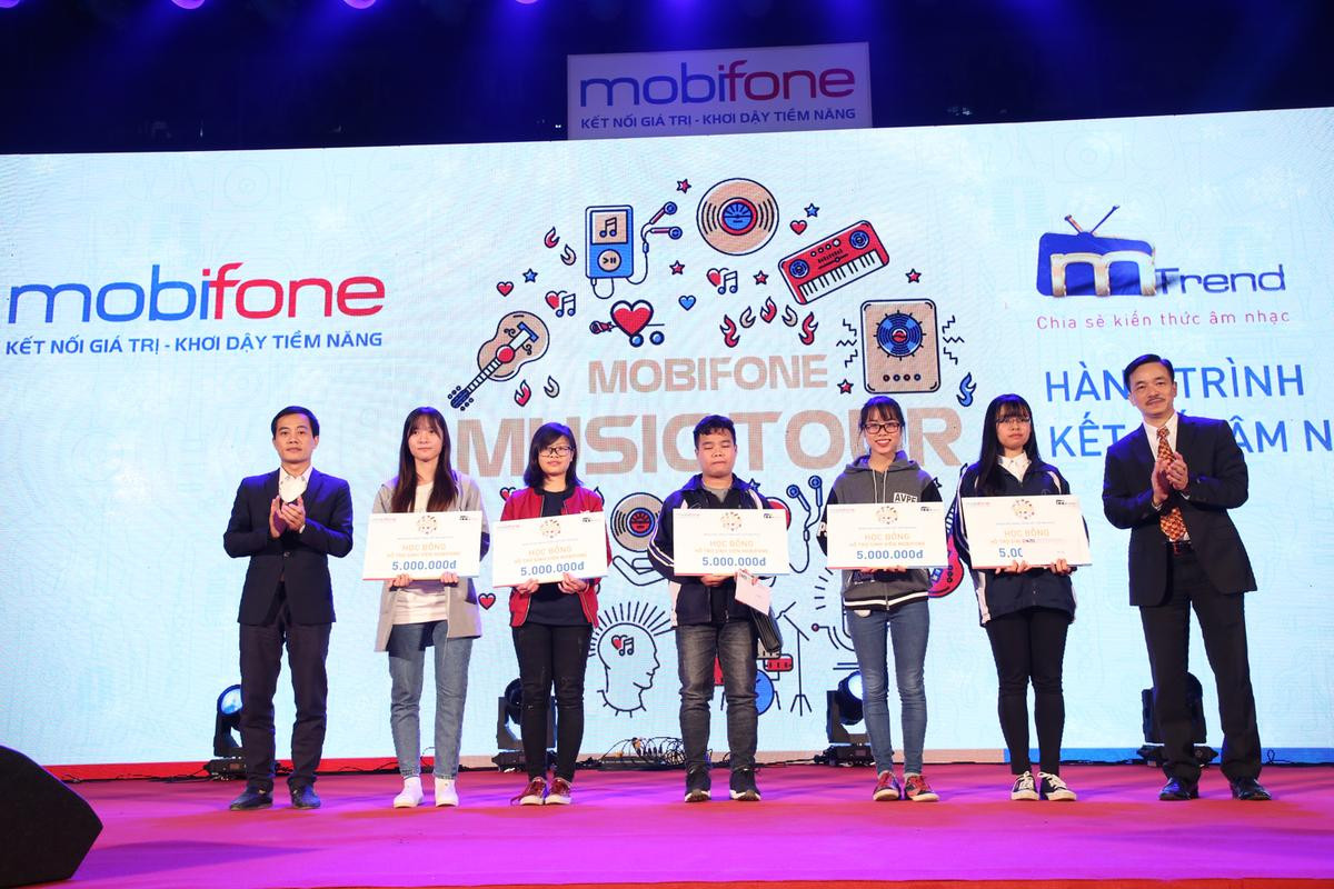 Vũ Cát Tường 'cháy' hết mình trong đêm nhạc của MobiFone Ảnh 8