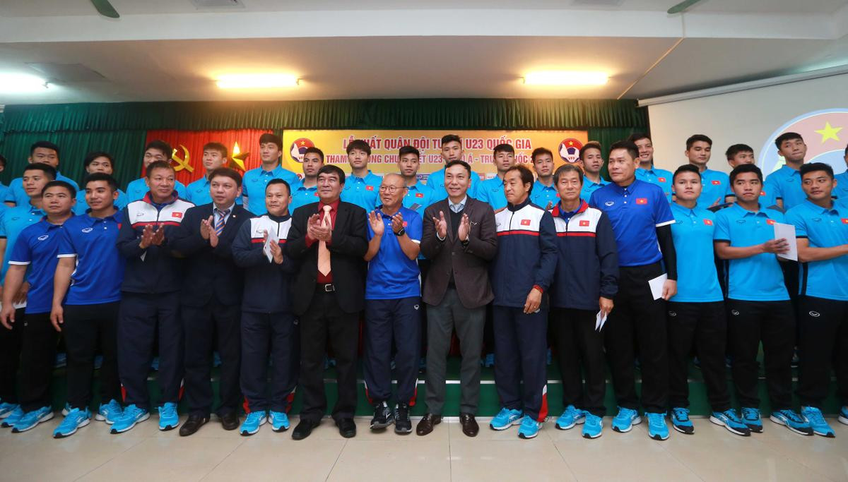 HLV Park Hang Seo gây bất ngờ khi loại 2 ngôi sao V.League và thủ môn Phí Minh Long Ảnh 2