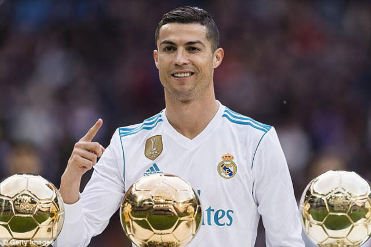 Ronaldo thành 'máy chém': Đòi Real tống khứ 3 đồng đội, đón De Gea về Ảnh 1