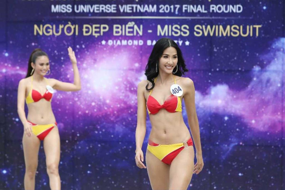 Trước thềm chung kết, Hoàng Thùy, Mâu Thủy cạnh tranh vẻ nóng bỏng trong phần thi bikini Ảnh 1