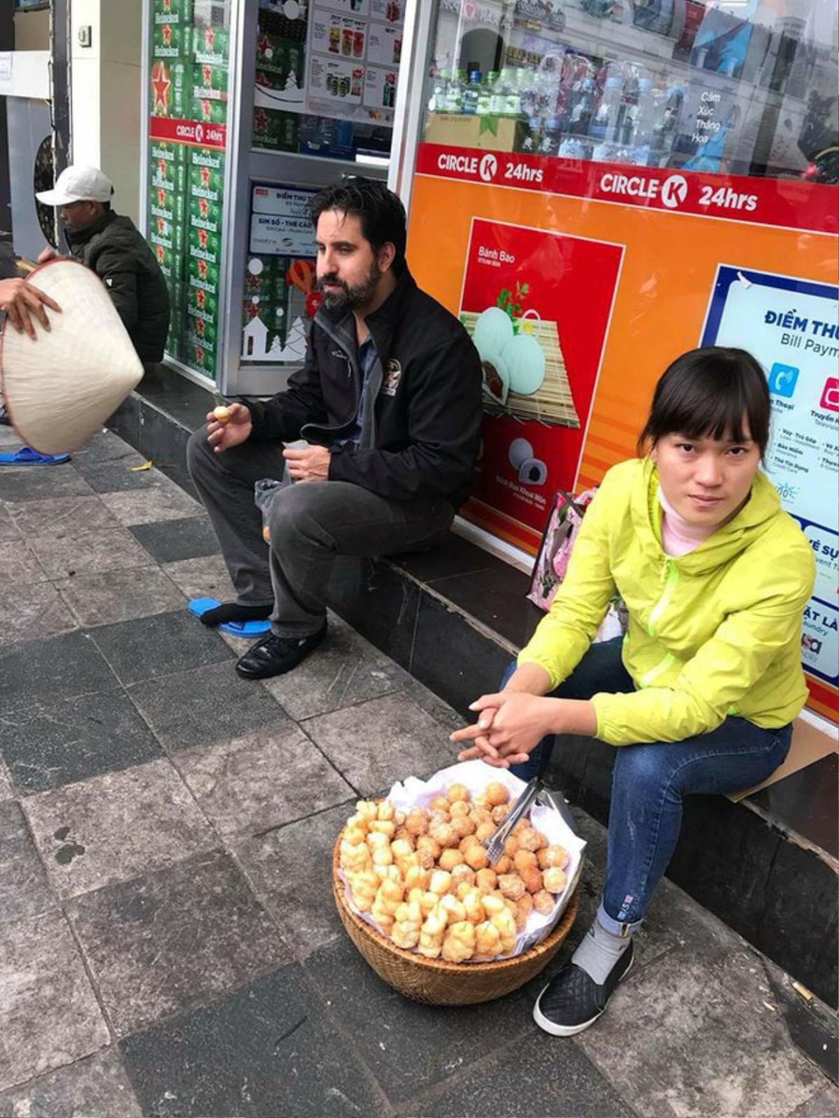 Triệu tập gã đánh giày, cô bán bánh ‘chặt chém’ khách nước ngoài với giá 'cắt cổ' Ảnh 2