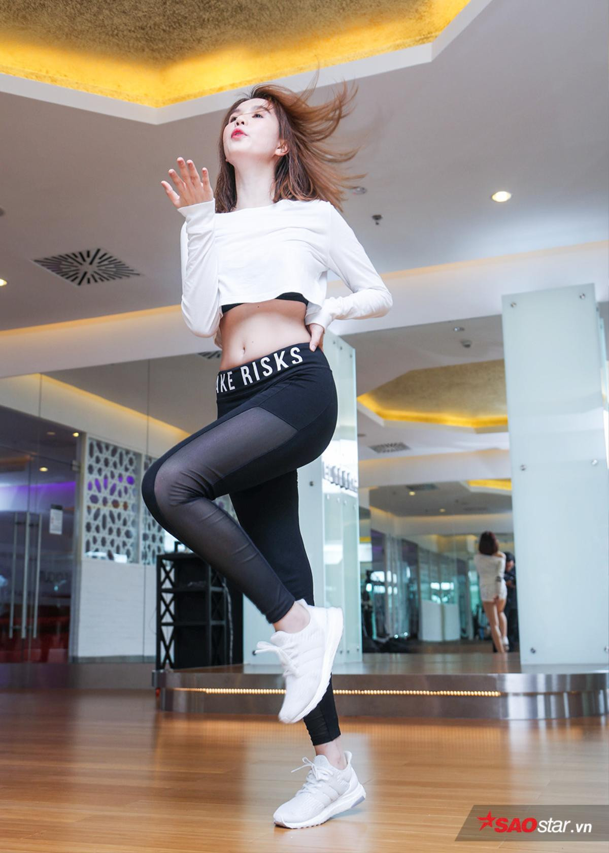 'Đốt mắt' với màn nhảy sexy dance cực 'nóng' của Ngọc Trinh Ảnh 8