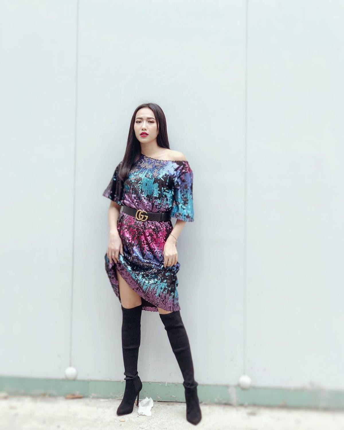 Streetstyle tuần đầu năm 2018 của Angela Phương Trinh chỉ toàn vòng 3 ngồn ngộn Ảnh 11