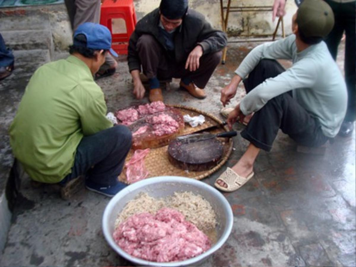 Kỳ lạ ngôi làng ăn thịt sống 'độc nhất vô nhị' ở Việt Nam Ảnh 1