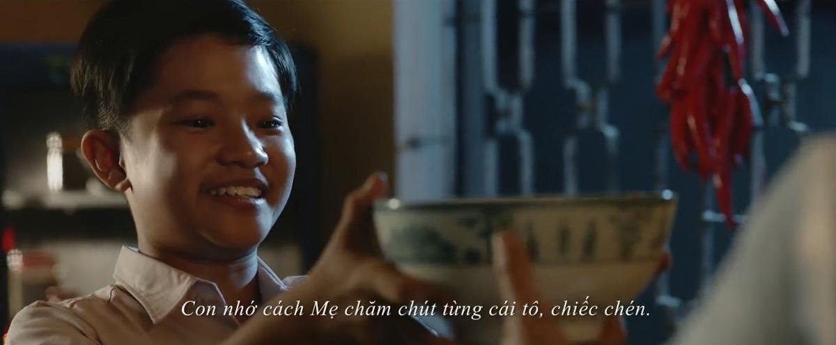 Chỉ với câu nói 'Mẹ ơi, con về rồi', Hà Anh Tuấn đã lấy nước mắt người xem trong phim ngắn đầy ý nghĩa về Tết Ảnh 5