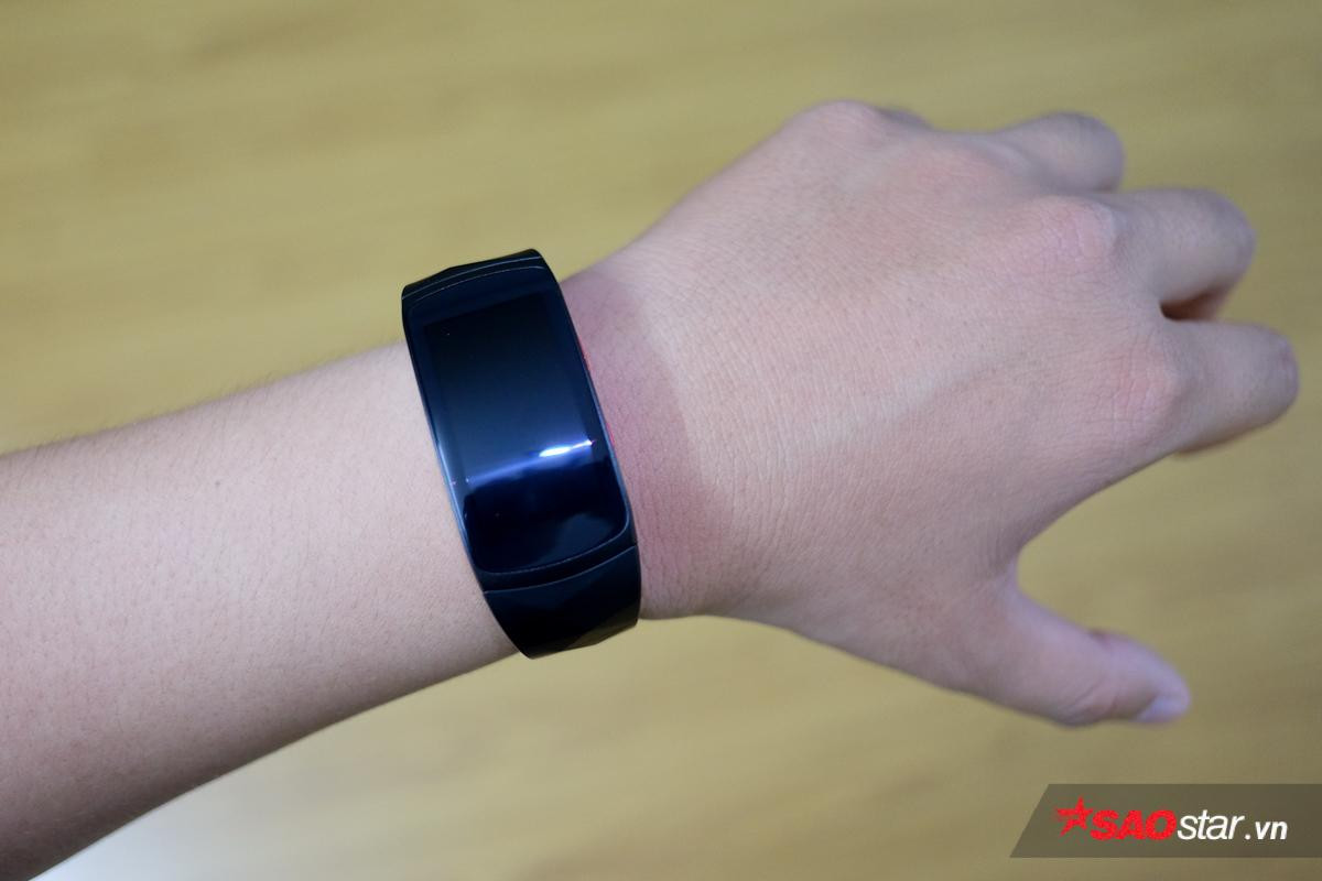 Thao tác để sử dụng hiệu quả vòng đeo thông minh Gear Fit2 Pro Ảnh 2