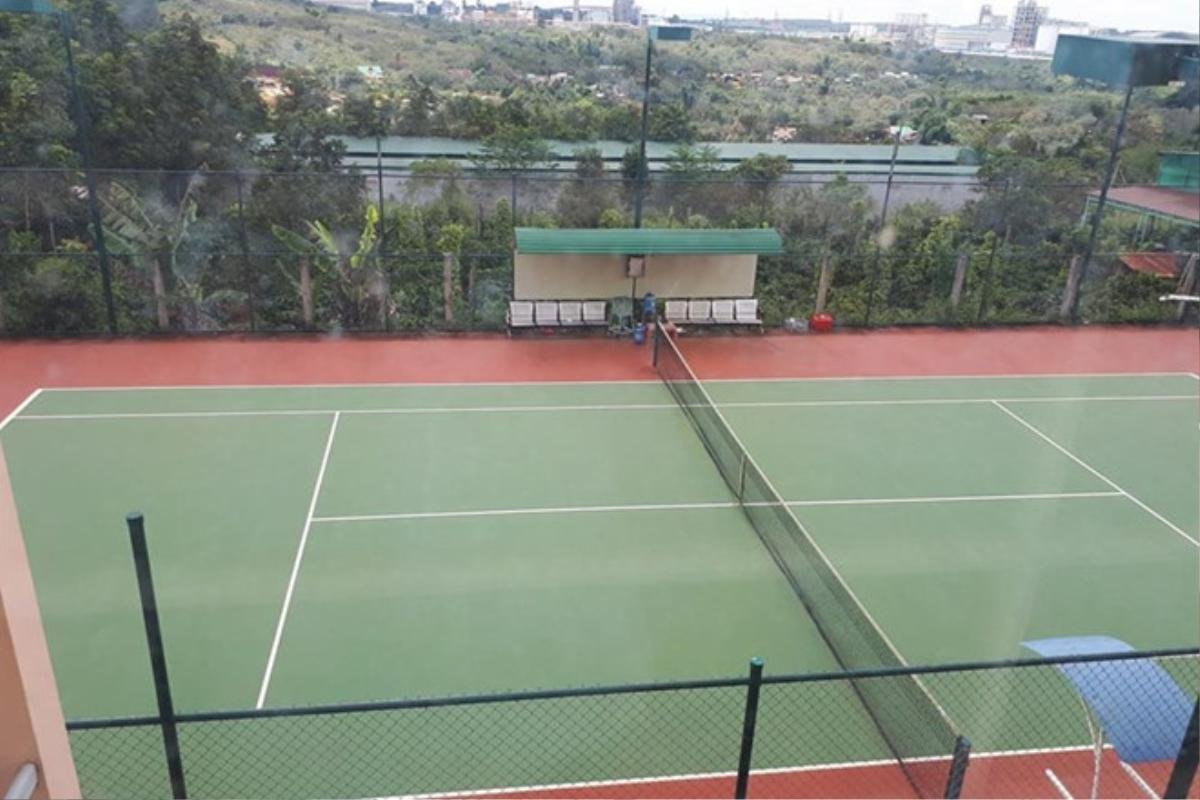 UBND xã nghèo vận động doanh nghiệp xây sân tennis phục vụ lãnh đạo Ảnh 1