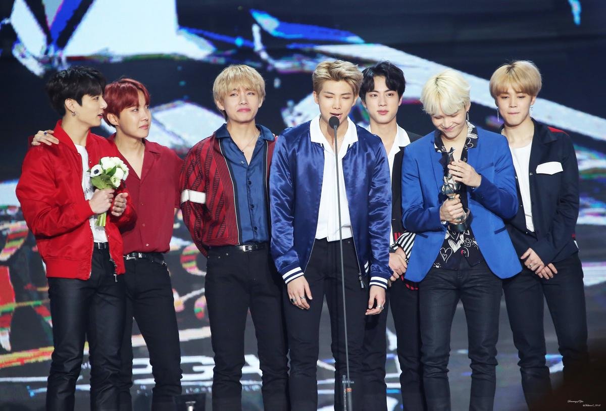 BTS đã ‘nẫng’ Daesang khỏi EXO như thế nào tại Golden Disc Awards năm nay? Ảnh 1