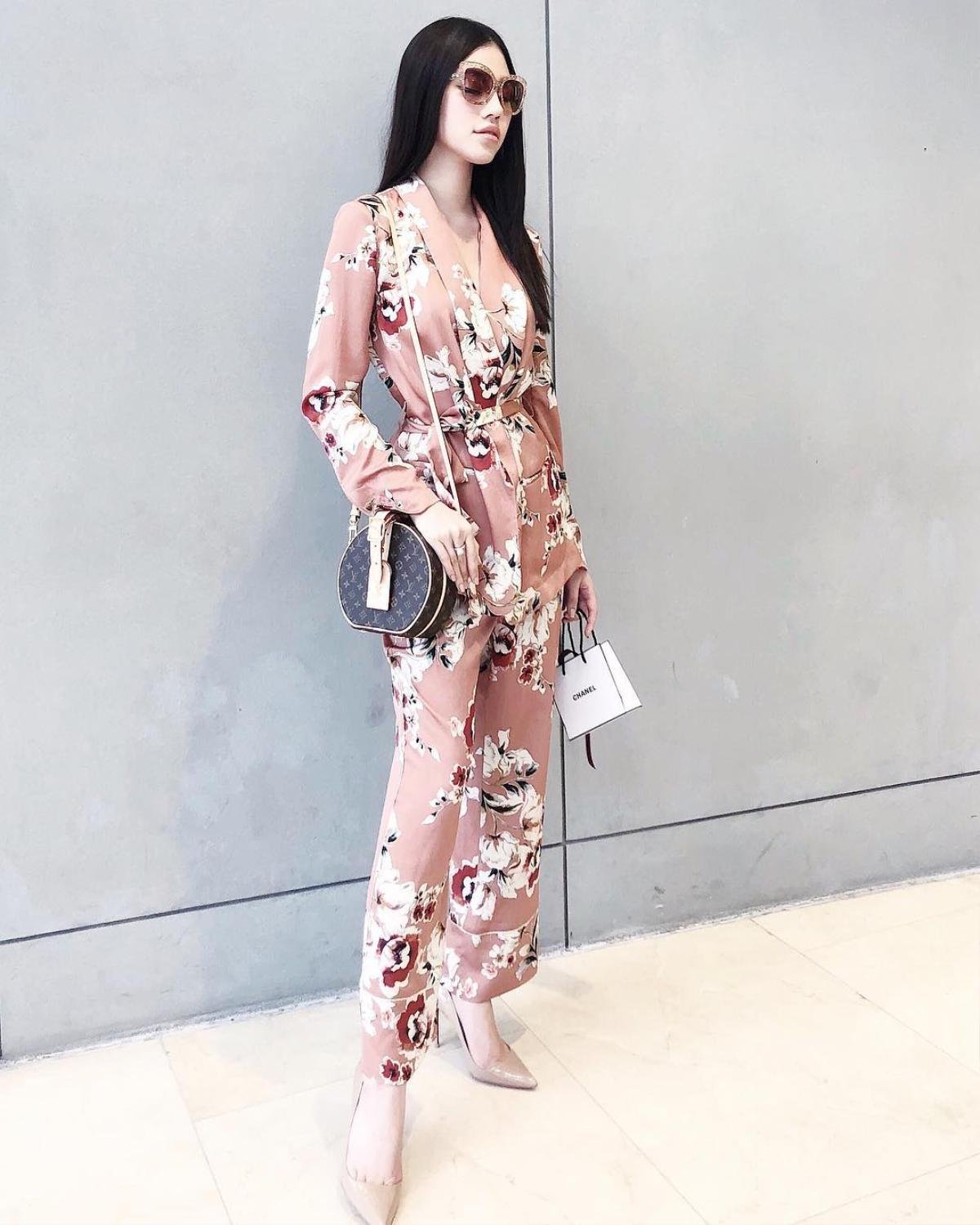 Với thời trang phủ đầy hàng hiệu, Kỳ Duyên, Jolie Nguyễn 'tỏa sáng', dẫn đầu streetstyle trên phố Ảnh 2